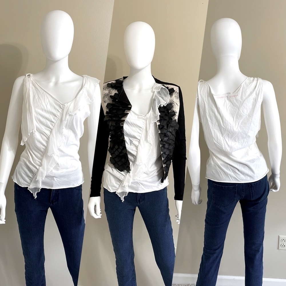 Language Los Angeles White Sleeveless V Neck Top. P/3/A1315